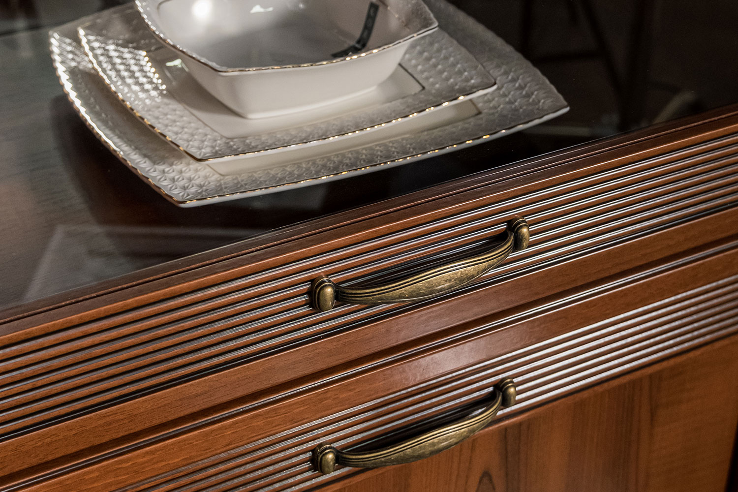 Распашные шкафы - изображение №8 "Шкаф Адажио"  на www.Angstrem-mebel.ru