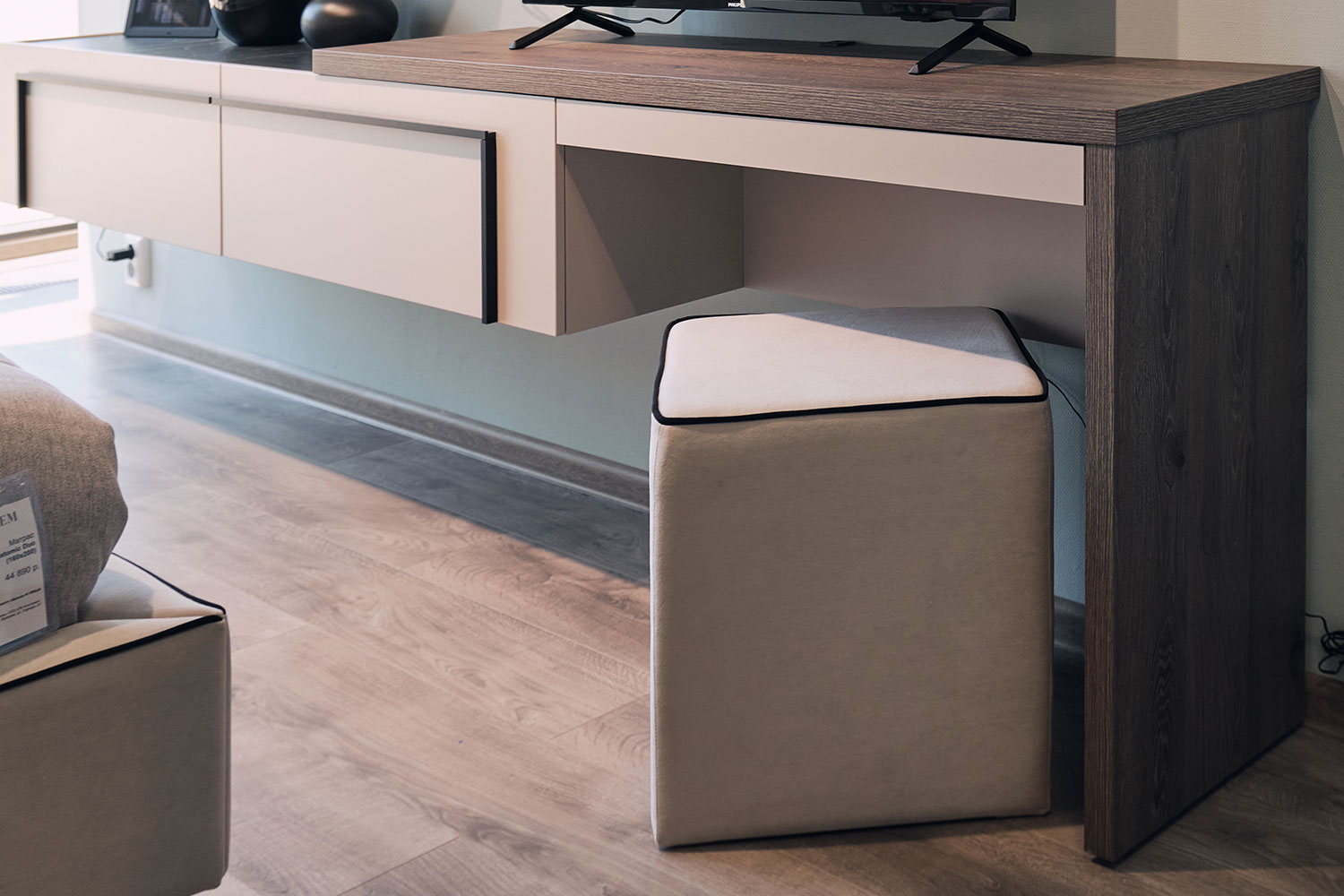 Письменные столы - изображение №7 "Приставной стол Милагро"  на www.Angstrem-mebel.ru