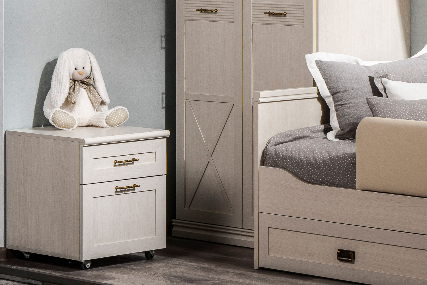 Прикроватные тумбы - изображение №12 "Выкатная тумба Кантри "  на www.Angstrem-mebel.ru